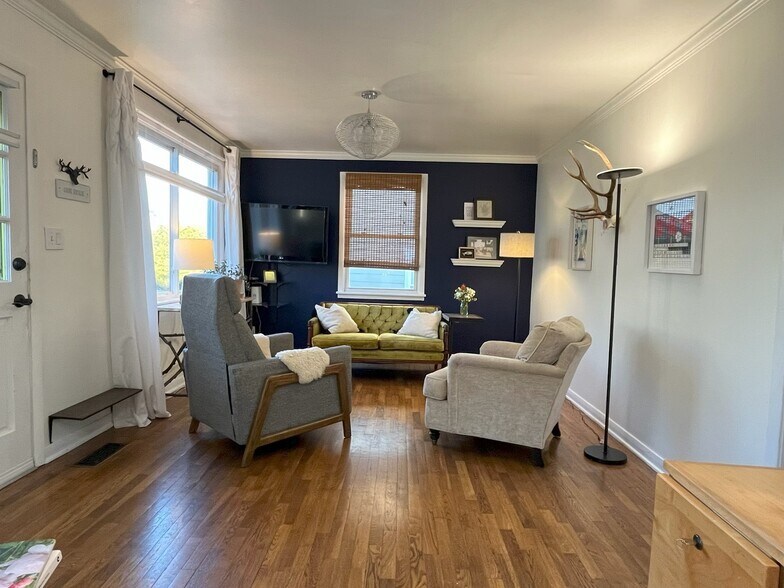 Building Photo - 3803 Lookout Dr