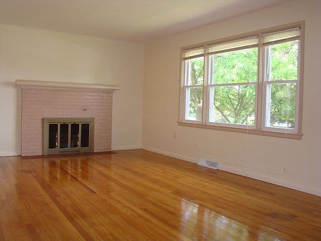 Primary Photo - 361 S Findlay St