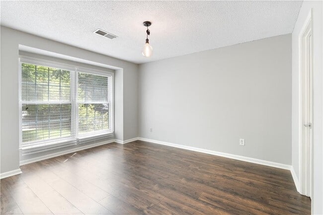 Building Photo - 1731 Twin Brooks Dr SE