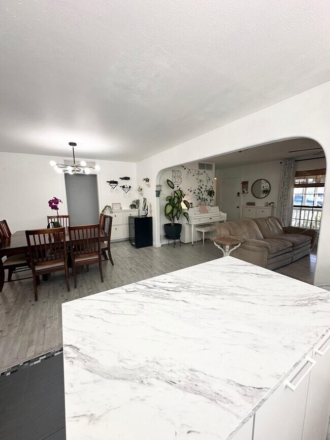 Building Photo - 3 Bed 1.5 Bath Ready to Rent ASAP!