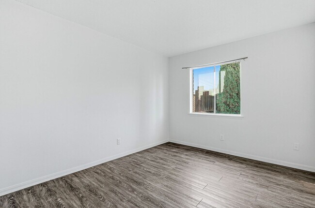 Building Photo - 4613 Sun Valley Dr