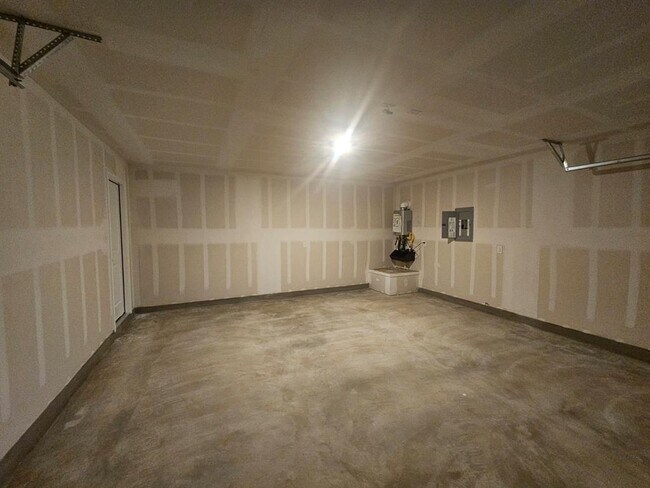 Building Photo - 2329 Silvercloud Dr