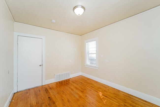 Building Photo - 4668 N 41st St