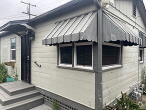 Building Photo - Updated 1 Bed, 1 Bath House in the Heart o...
