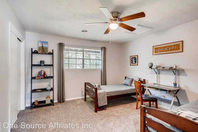 Building Photo - Rent a Community..Prime Location