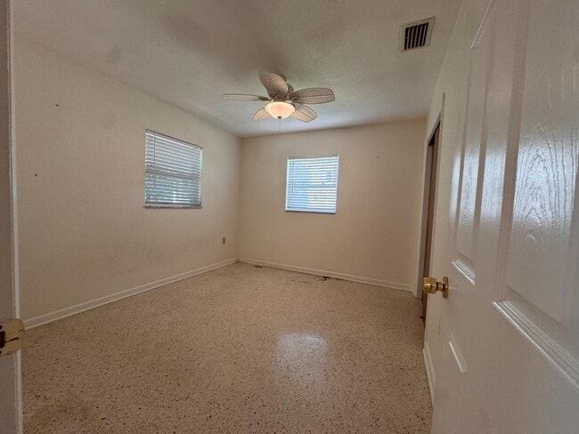 Building Photo - 120 Coquina St