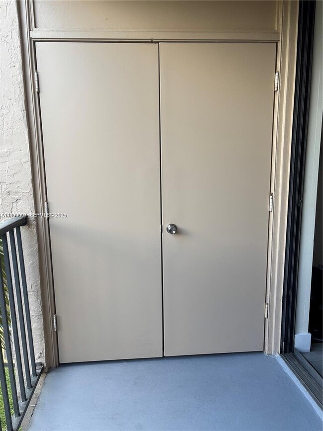 Building Photo - 14525 N Kendall Dr