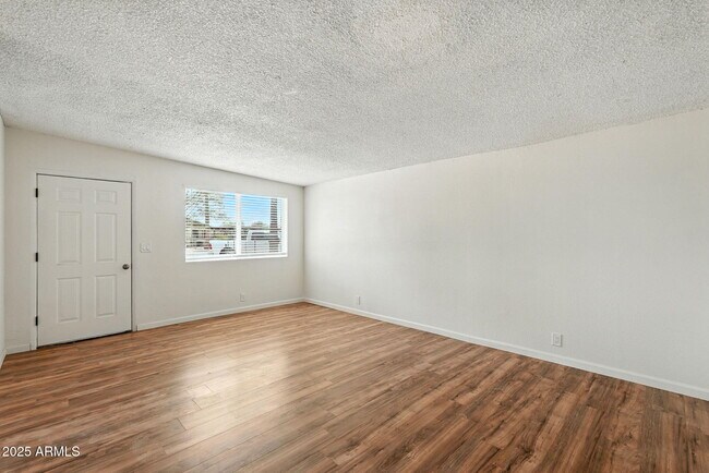 Building Photo - 130 W Harding Ave