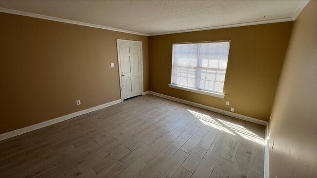 Building Photo - 3216 S Mendenhall Rd