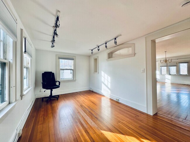 Building Photo - 671 Prospect St