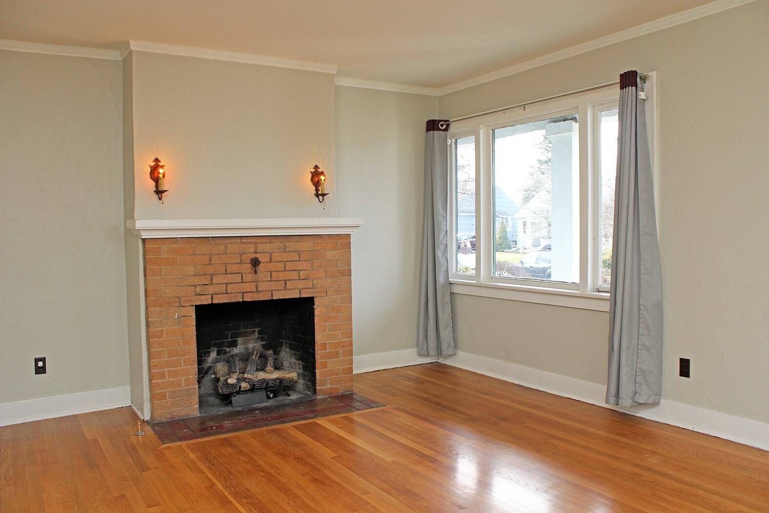 Building Photo - 3620-3628 NE 45th Ave