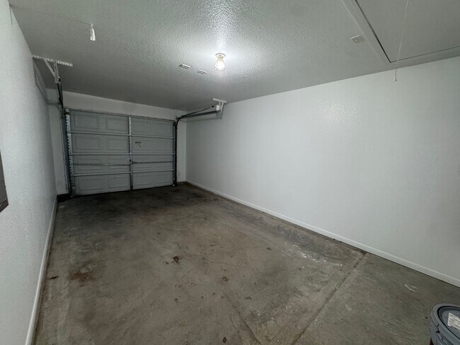 Building Photo - 507 Bermuda St