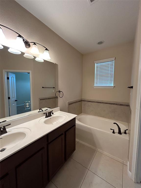 Building Photo - 13400 Briarwick Dr