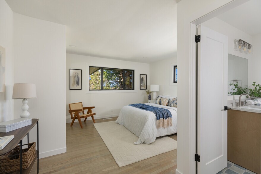 Primary Bed - 3430 39th Ave W