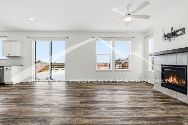 Building Photo - Gorgeous Home with Washer/Dryer and 2-Car Garage