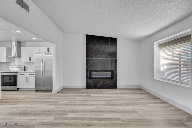 Building Photo - 4012 N Mira Ln