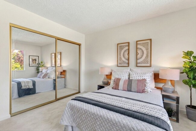 Building Photo - Modern 2-Bedroom Condo with Pool and Koi Pond Views