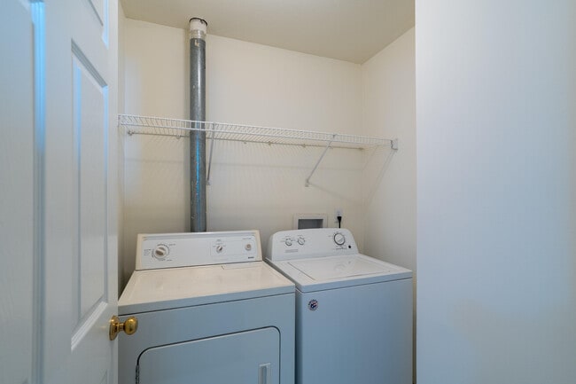 Building Photo - 1704 Juniper Dr