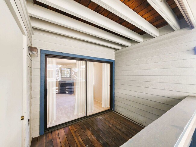Building Photo - 2 bed 2 bath condo home with 2 patios in San Mateo