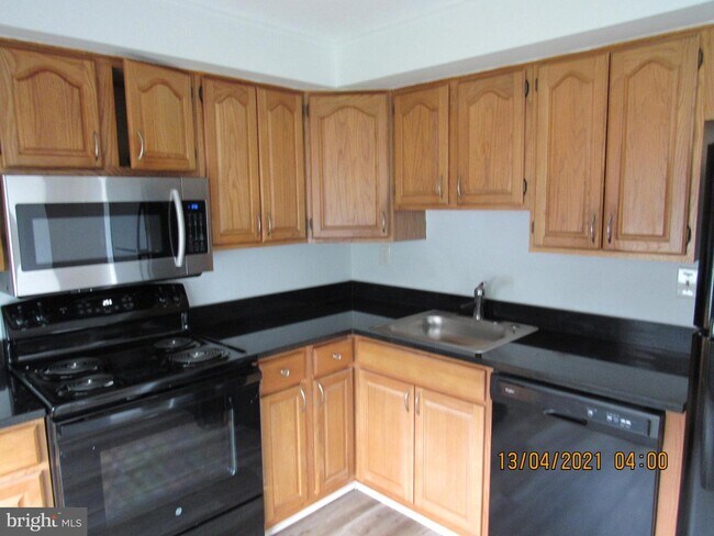Building Photo - 9611 Heathcliff Dr