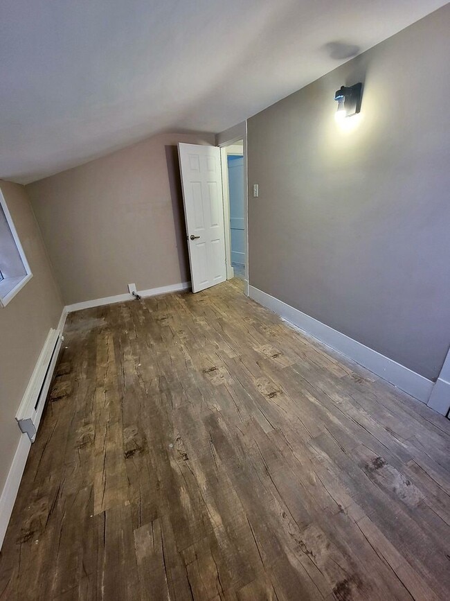 Building Photo - 1411 E Carson St