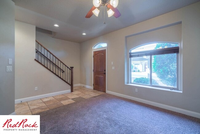 Building Photo - 3 Bedroom Townhome In Southgate Community