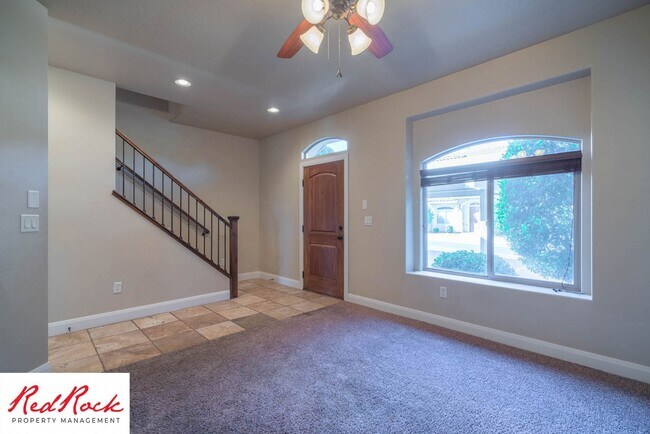 Building Photo - Dog Friendly, Beautiful Southgate Townhome!