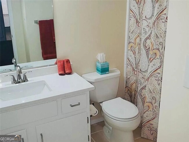 Building Photo - 3932 Cedar Cir