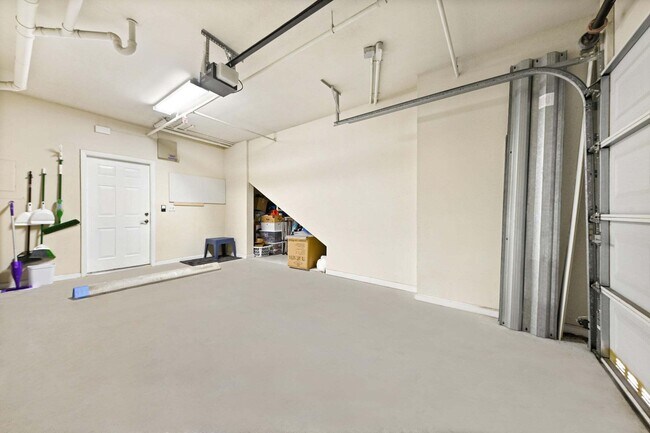 Building Photo - 2052 Alta Meadows Ln