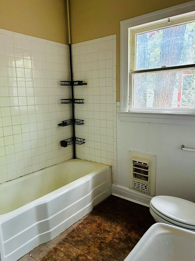 Building Photo - 615 W 31st St
