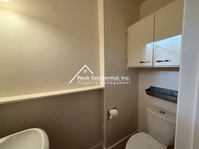Building Photo - 1280 Grove Ct