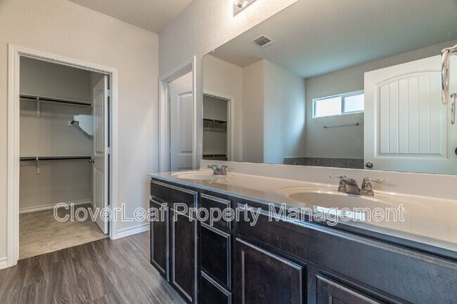 Building Photo - 512 Swift Move