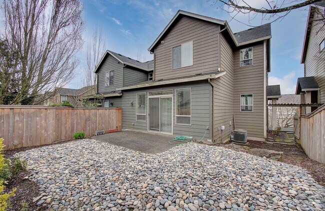 Building Photo - Beautiful 2 Story Town Home - Riverview Terrace Washougal!