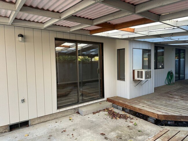 Building Photo - Updated 3 bedroom 1.5 bath house in Eugene!