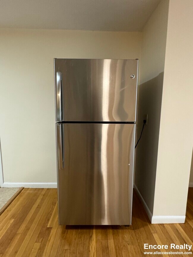 Building Photo - 110 Babcock St