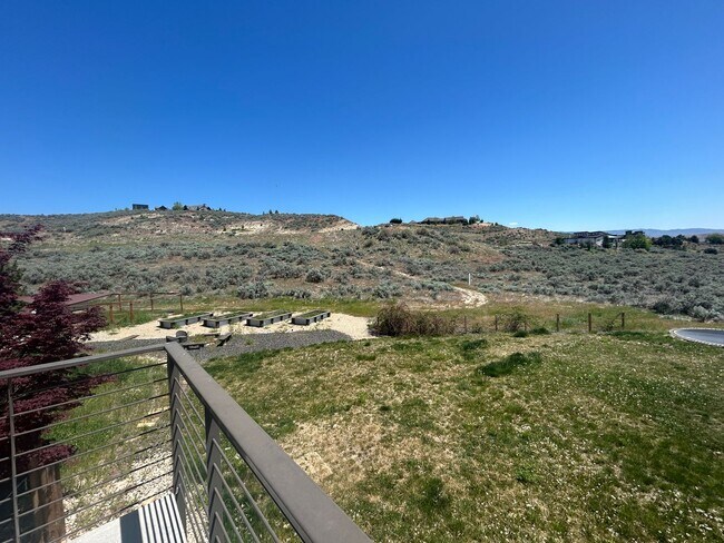 Building Photo - Luxury Living in StarView Estates - 4.98 A...