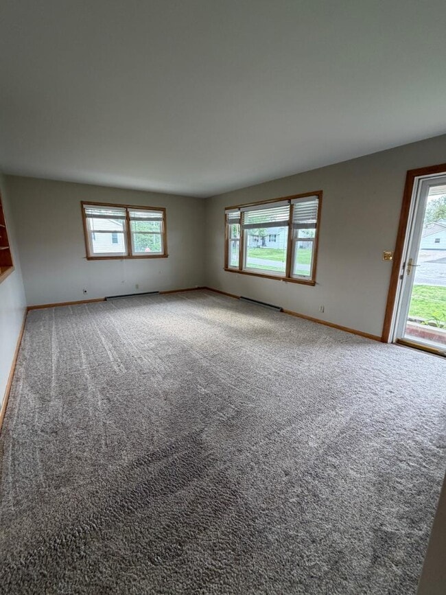 Building Photo - 2201 E Eichel Ave