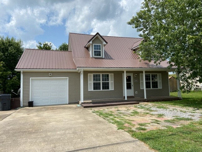 Building Photo - 685 Artic Ave