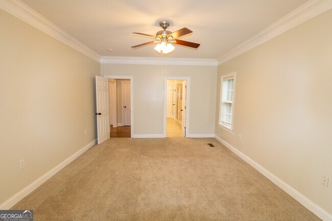 Building Photo - 906 Monarch Cir