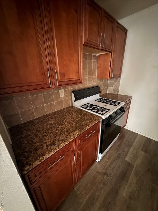 Building Photo - 190 1st St