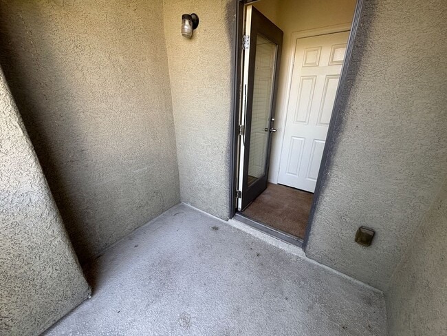 Building Photo - GUARD GATED 3 BED 2.5 BATH 2 CAR GARAGE TO...