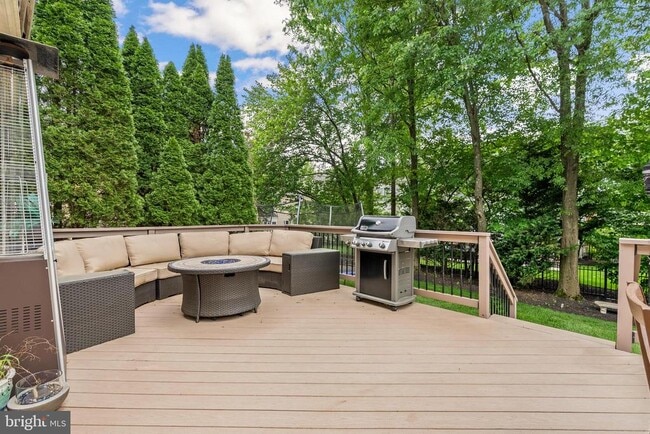 Building Photo - 4 Yellow Plum Ct