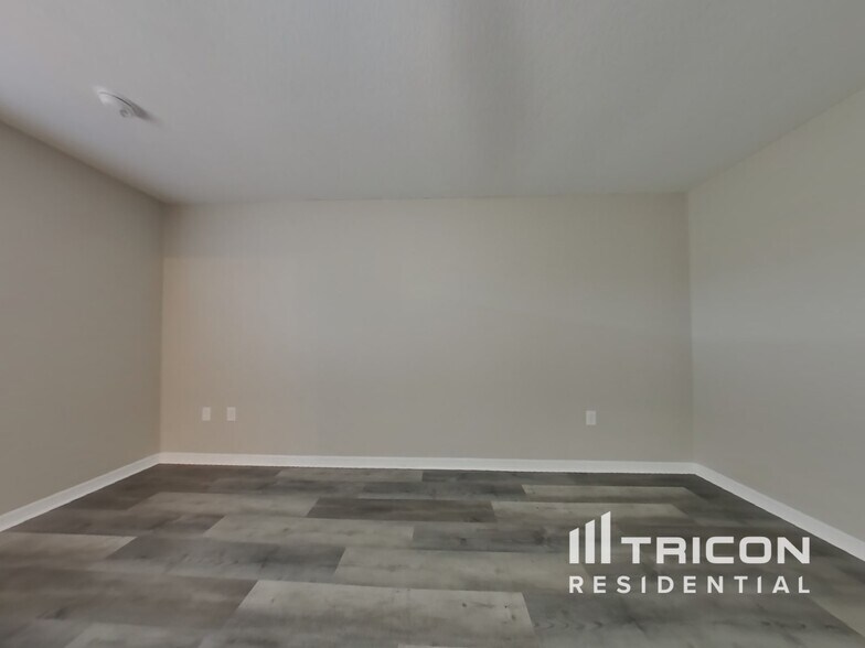 Building Photo - 25346 Palisade Rd