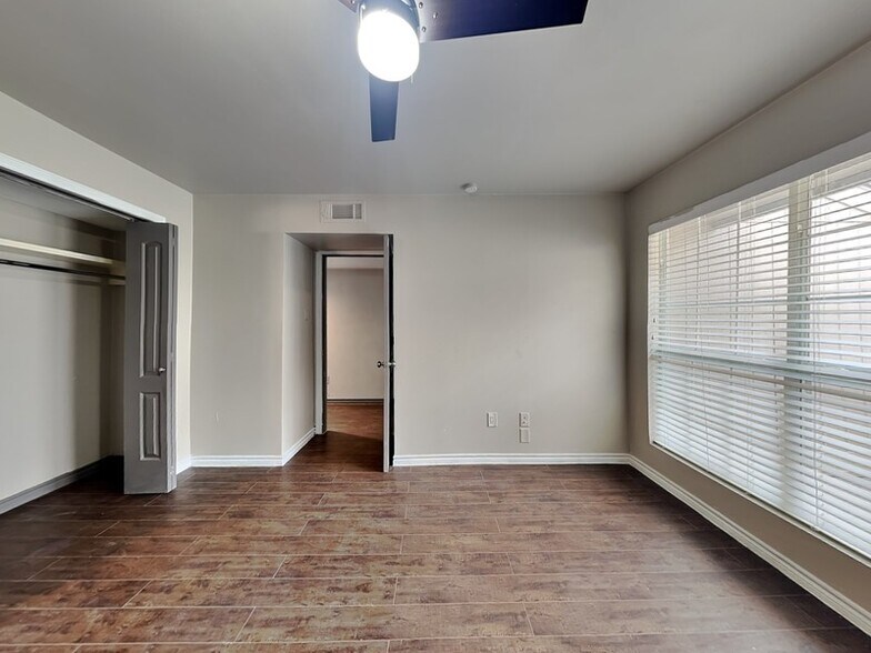 Building Photo - 2986 Buttonwood Dr