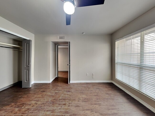 Building Photo - 2986 Buttonwood Dr