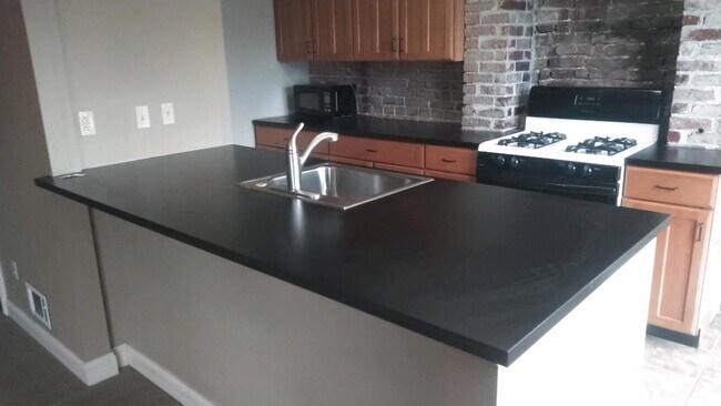 great kitchen plenty of counter - 902 Western Ave