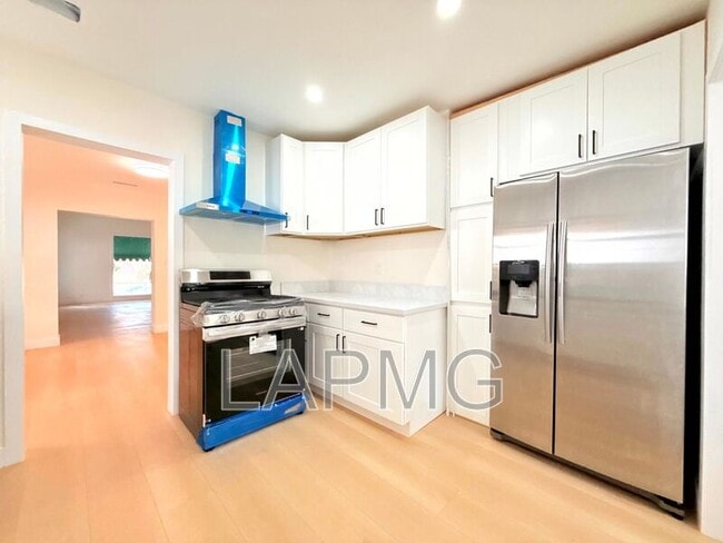 Building Photo - 6130 Whitsett Ave