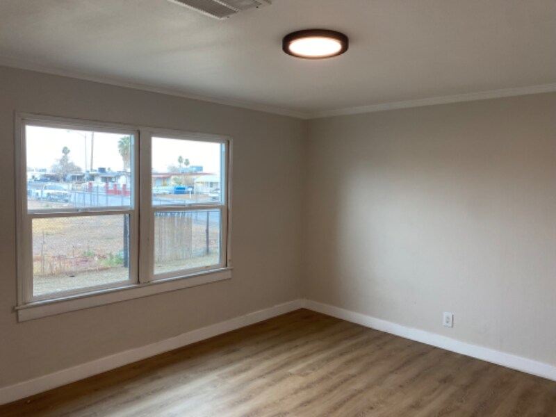 Building Photo - 3514 Center Dr
