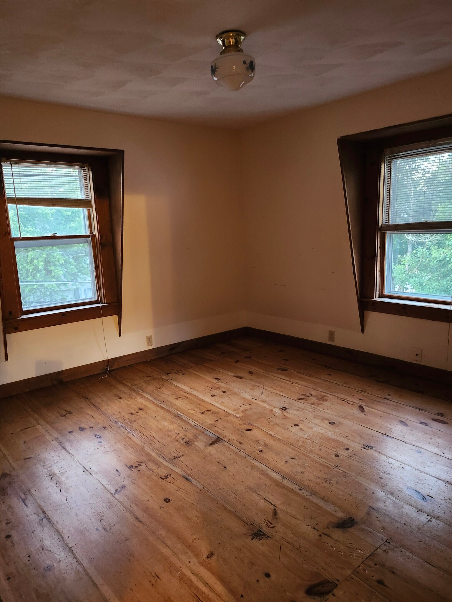 bedroom 2 - 323 Village St