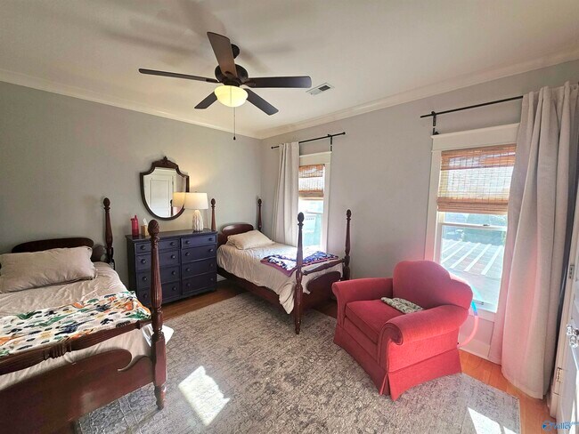 Building Photo - 3002 Brook Park Dr SE